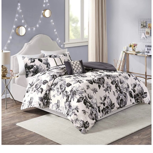 Bedding A Black And White Floral Coverlet Bedding Set Poshmark